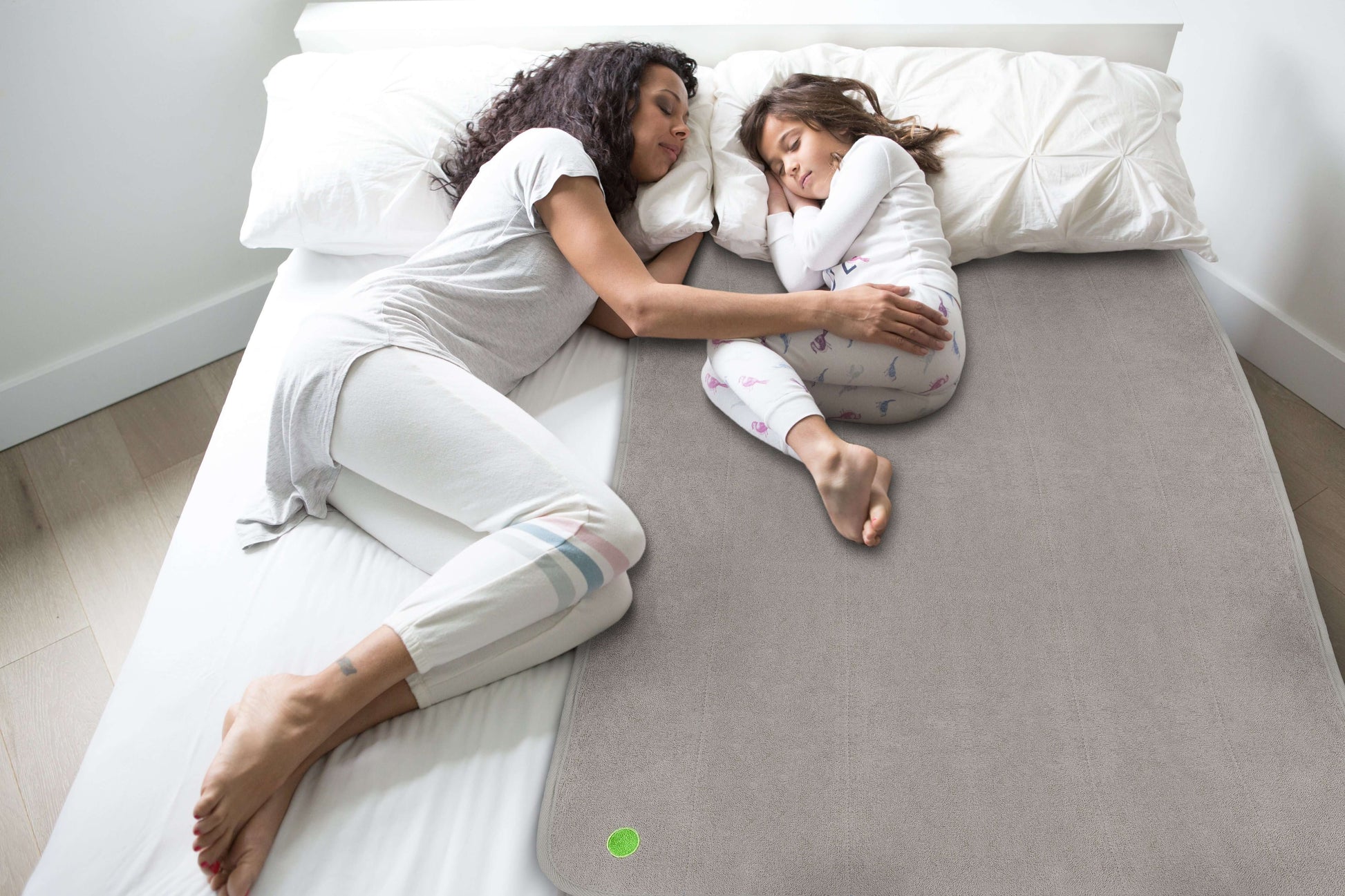 girl with mom on large peapodmat