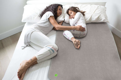 girl with mom on large peapodmat